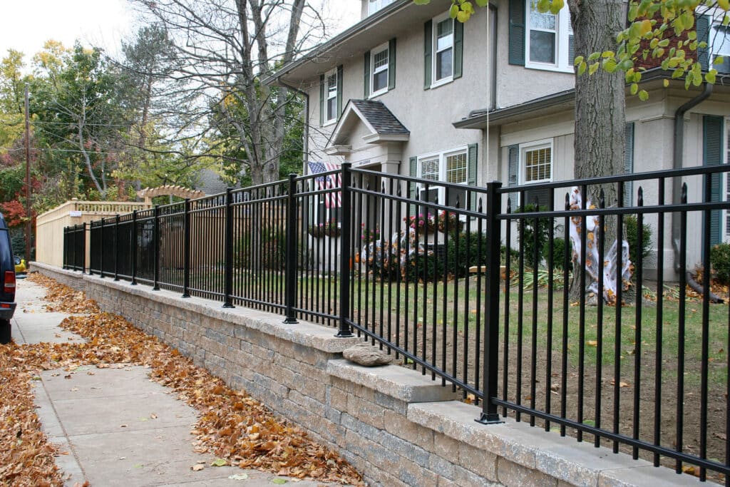 aluminum fence contractors around Cincinnati