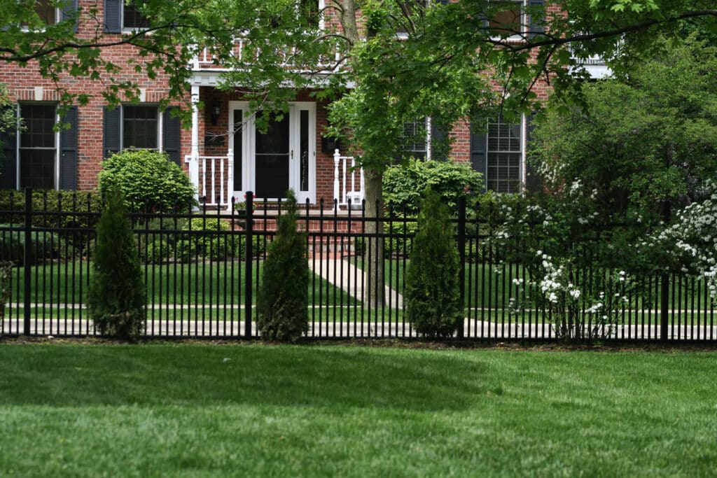 Cincinnati company for installing black aluminum fence
