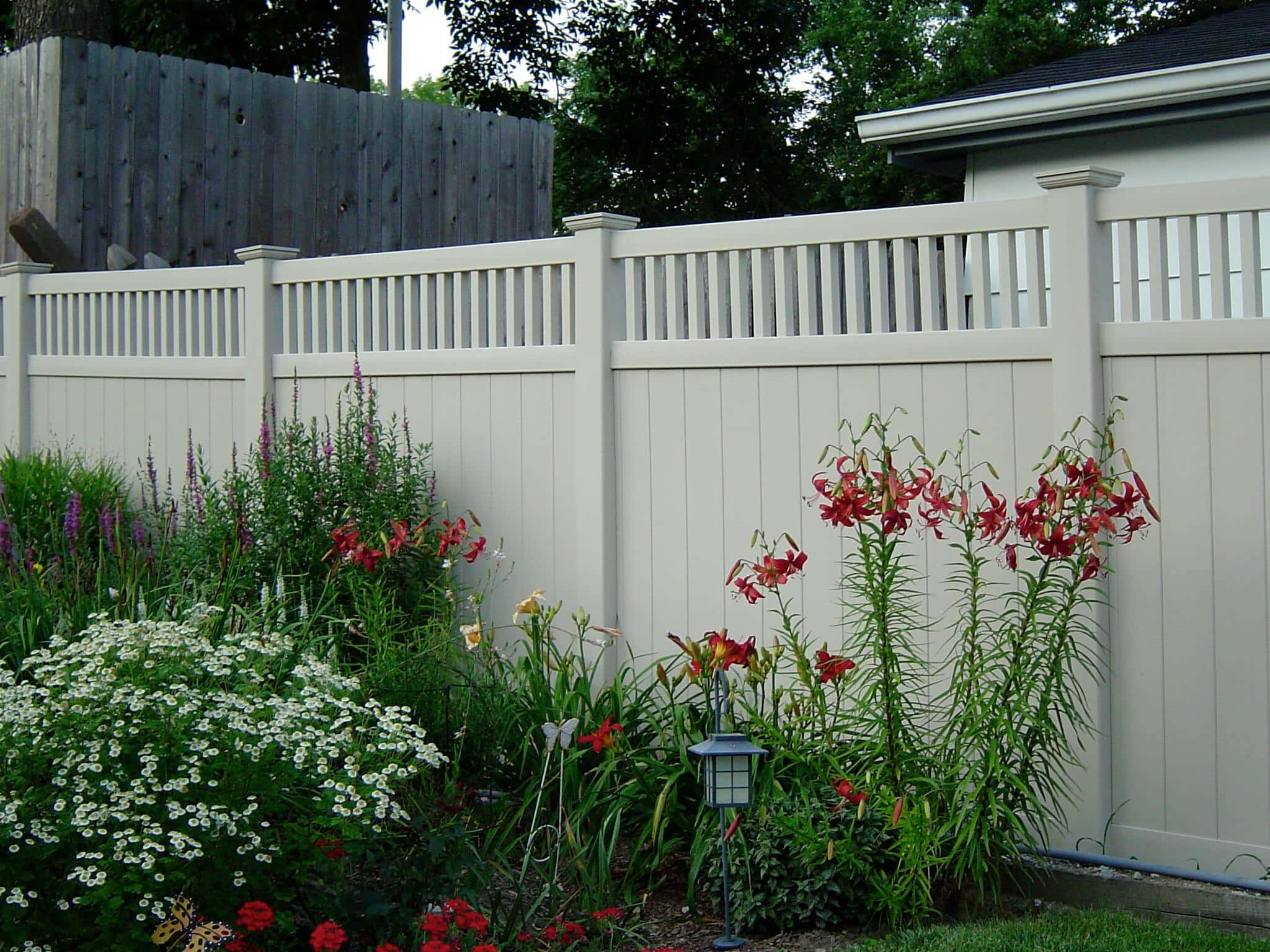 Vinyl fencing contractors in Cincinnati, OH