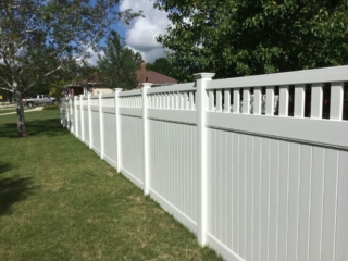 lattice-topped white vinyl fence installation in Cincinnati